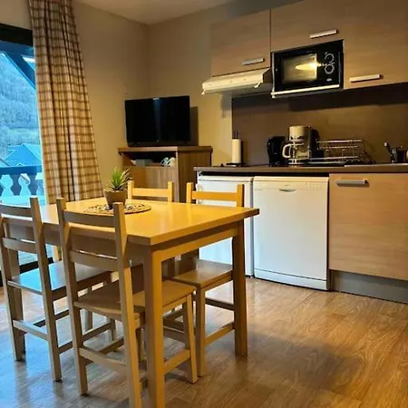 Apartment Avec *